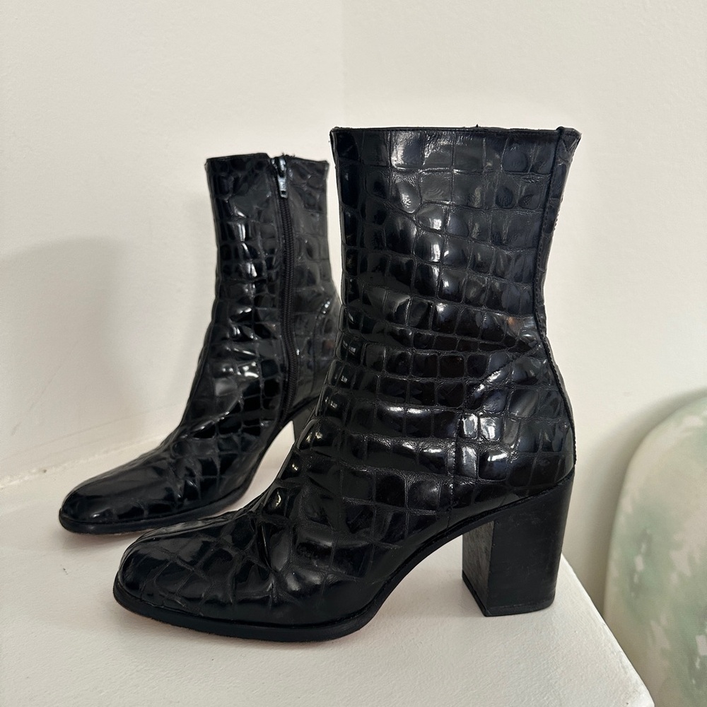 Vintage CHARLES DAVID Croc-Embossed Ankle Boots size 7 - Picture 4 of 10